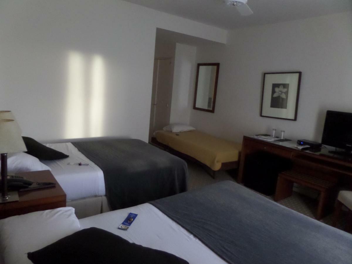 Elegance Hotel Tandil Bilik gambar