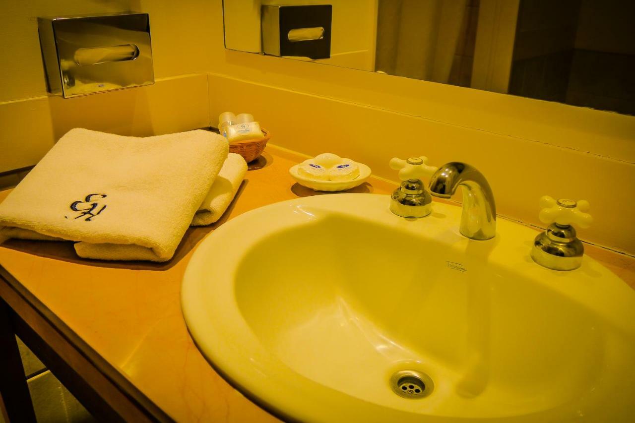 Elegance Hotel Tandil Bilik gambar