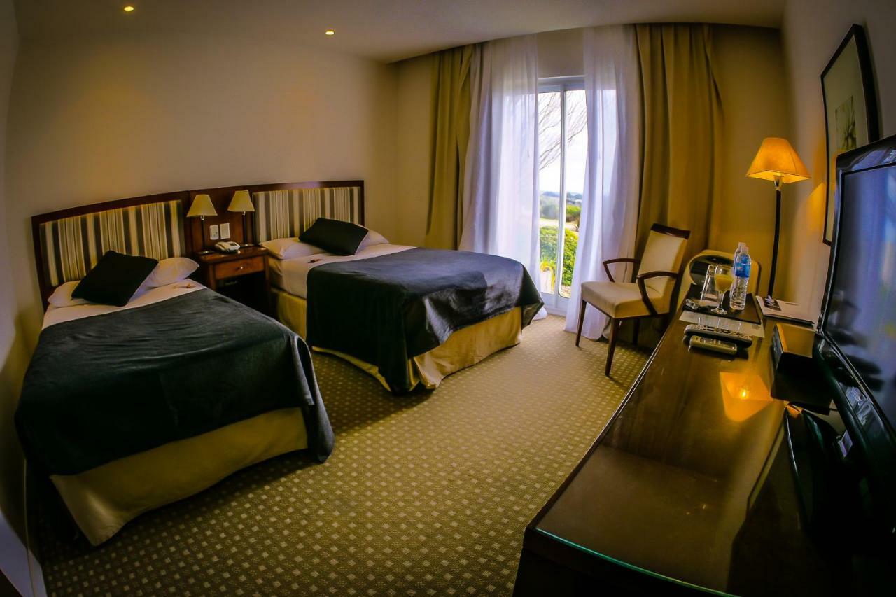 Elegance Hotel Tandil Bilik gambar