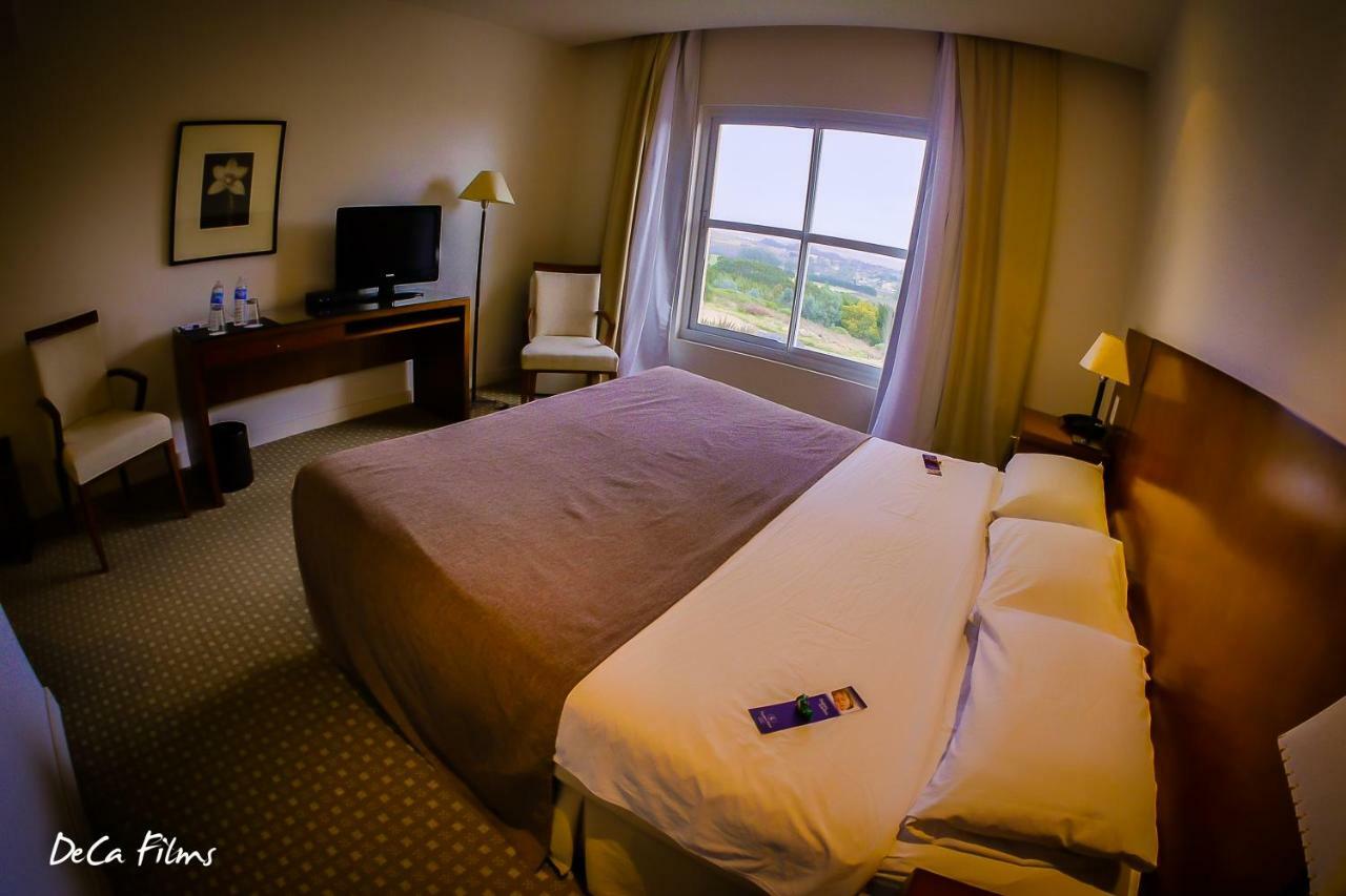 Elegance Hotel Tandil Bilik gambar